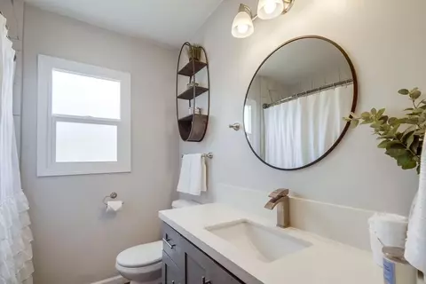 Bath - 4575 Parks Ave, La Mesa, CA 91942 photo 1 of 2
