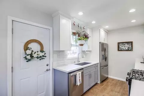 Kitchen - 4575 Parks Ave, La Mesa, CA 91942 photo 2 of 7
