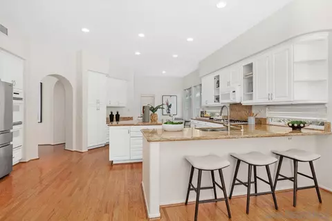 Kitchen - 2815 Ridgegate Row, La Jolla, CA 92037 photo 3 of 7