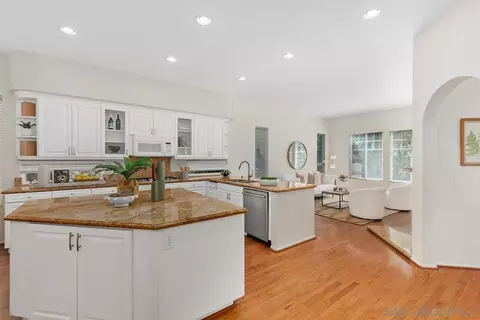 Kitchen - 2815 Ridgegate Row, La Jolla, CA 92037 photo 6 of 7