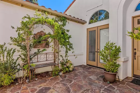 Exterior - 2815 Ridgegate Row, La Jolla, CA 92037 photo 4 of 11