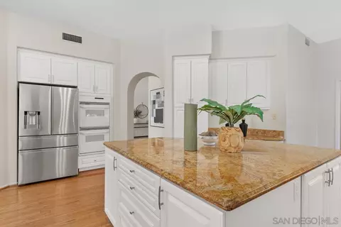 Kitchen - 2815 Ridgegate Row, La Jolla, CA 92037 photo 2 of 7