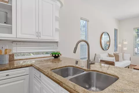 Kitchen - 2815 Ridgegate Row, La Jolla, CA 92037 photo 5 of 7