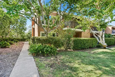 8420 Via Mallorca #106, La Jolla, CA 92037