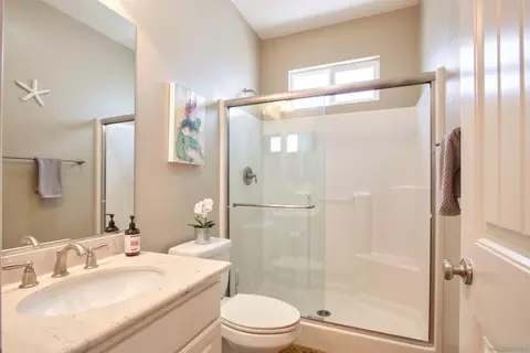 Bath - 34376 Coppola St, Temecula, CA 92592 photo 1 of 6