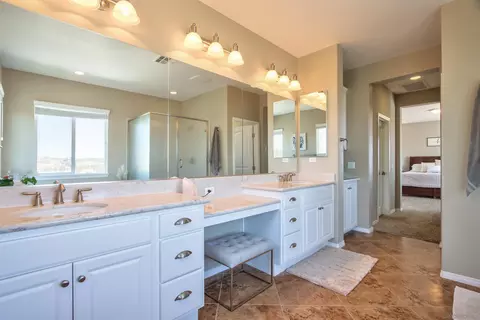 Bath - 34376 Coppola St, Temecula, CA 92592 photo 5 of 6
