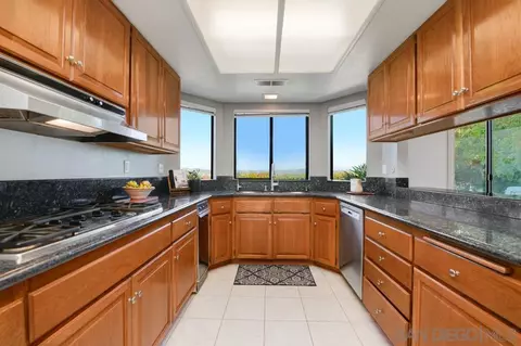 824 Inspiration Ln, Escondido, CA 92025 photo 11