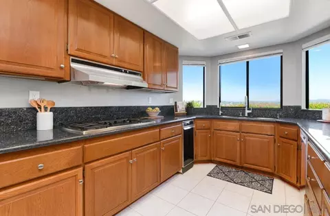 824 Inspiration Ln, Escondido, CA 92025 photo 10