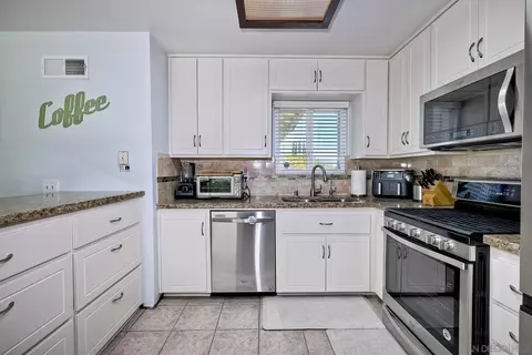 Kitchen - 14062 Mazatlan Way, Poway, CA 92064 photo 6 of 7