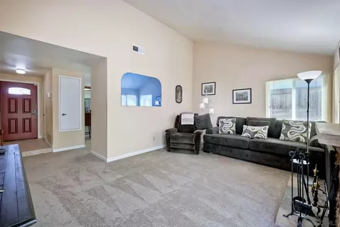 Living - 14062 Mazatlan Way, Poway, CA 92064 photo 2 of 3