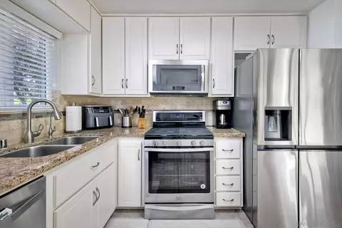 Kitchen - 14062 Mazatlan Way, Poway, CA 92064 photo 7 of 7