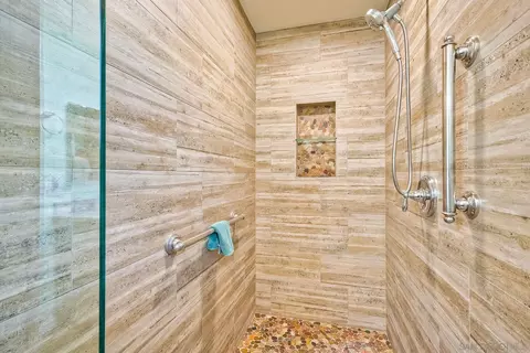 Bath - 14062 Mazatlan Way, Poway, CA 92064 photo 3 of 3