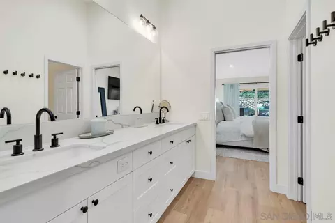 Bath - 12734 Treeridge Ter, Poway, CA 92064 photo 4 of 7