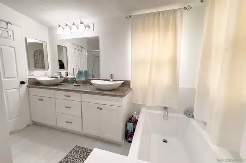 Bath - 4632 Lee Ave, La Mesa, CA 91942 photo 1 of 3