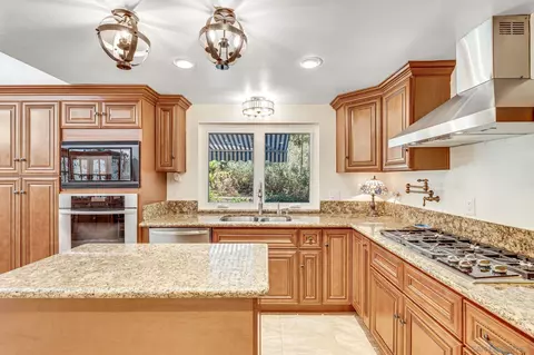 Kitchen - 922 Capri Dr, Vista, CA 92084 photo 2 of 4