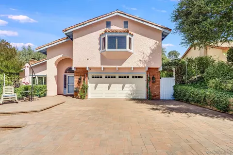 Exterior - 922 Capri Dr, Vista, CA 92084 photo 1 of 18