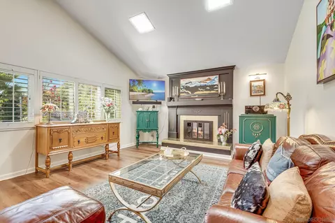 Living - 922 Capri Dr, Vista, CA 92084 photo 3 of 5