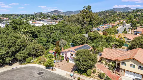 View/Area - 922 Capri Dr, Vista, CA 92084 photo 2 of 6