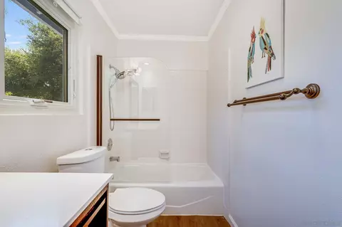 Bath - 922 Capri Dr, Vista, CA 92084 photo 2 of 6