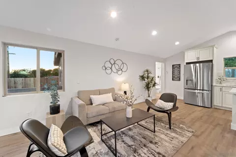 Living - 7290 Colony Rd, La Mesa, CA 91942 photo 2 of 5