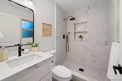 Bath - 7290 Colony Rd, La Mesa, CA 91942 photo 1 of 3