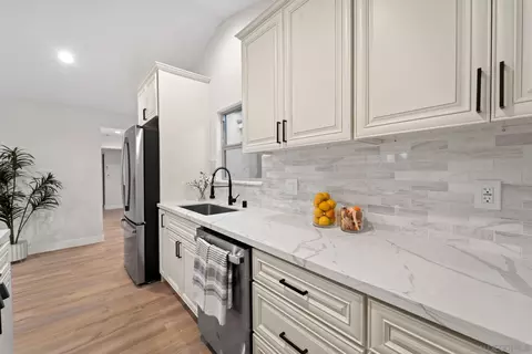Kitchen - 7290 Colony Rd, La Mesa, CA 91942 photo 6 of 8