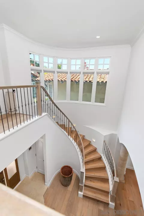 Entry Way - 7729 Ivanhoe Ave, La Jolla, CA 92037 photo 2 of 2