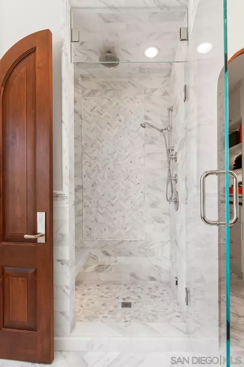 Bath - 7729 Ivanhoe Ave, La Jolla, CA 92037 photo 4 of 7