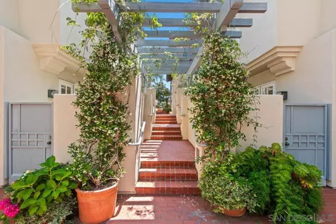 Exterior - 7729 Ivanhoe Ave, La Jolla, CA 92037 photo 5 of 6
