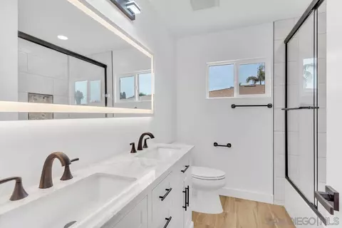 Bath - 1028-30 Balour Dr, Encinitas, CA 92024 photo 4 of 11