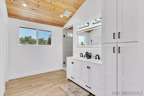 Bath - 1028-30 Balour Dr, Encinitas, CA 92024 photo 6 of 11