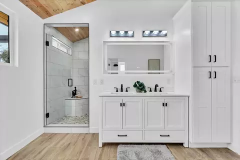 Bath - 1028-30 Balour Dr, Encinitas, CA 92024 photo 7 of 11