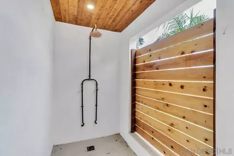 Bath - 1028-30 Balour Dr, Encinitas, CA 92024 photo 10 of 11