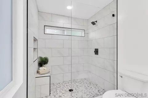 Bath - 1028-30 Balour Dr, Encinitas, CA 92024 photo 3 of 11