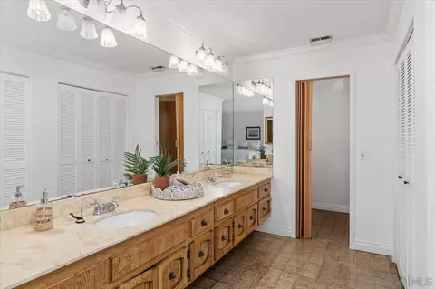 Bath - 1786 Lorry Ln, Escondido, CA 92029 photo 1 of 2