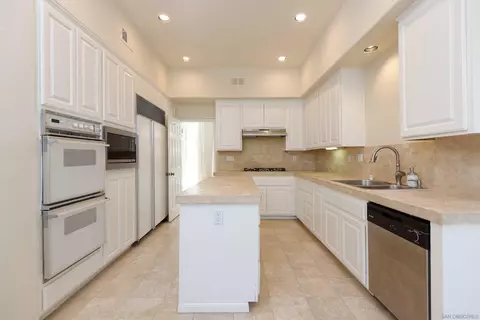 9809 Keeneland Row, La Jolla, CA 92037 photo 12