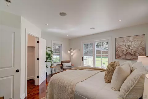 Bedroom - 7722 Roseland Dr, La Jolla, CA 92037 photo 1 of 10
