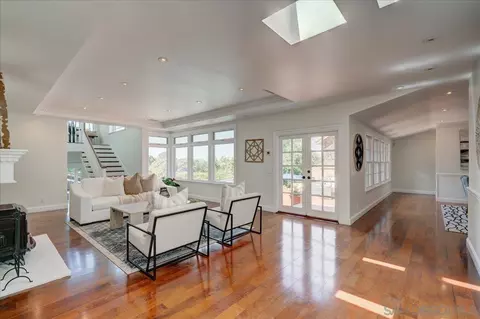 Living - 7722 Roseland Dr, La Jolla, CA 92037 photo 1 of 9