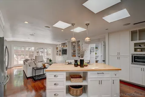 Kitchen - 7722 Roseland Dr, La Jolla, CA 92037 photo 4 of 8