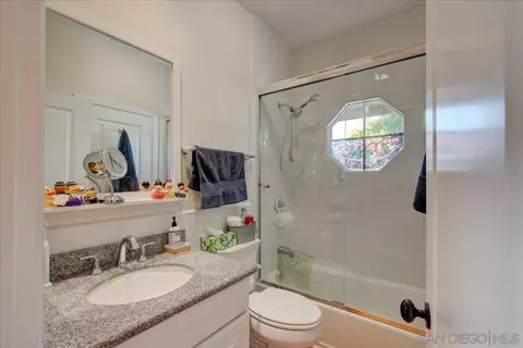 Bath - 7722 Roseland Dr, La Jolla, CA 92037 photo 6 of 6