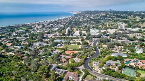 View/Area - 7722 Roseland Dr, La Jolla, CA 92037 photo 3 of 8