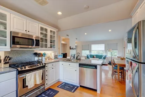 Kitchen - 7722 Roseland Dr, La Jolla, CA 92037 photo 7 of 8