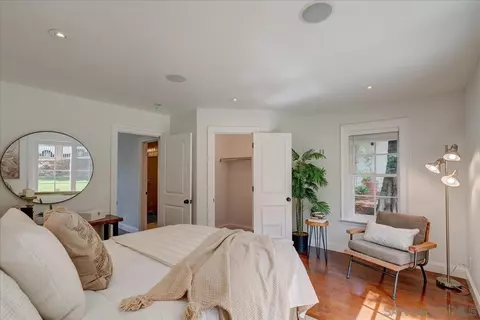 Bedroom - 7722 Roseland Dr, La Jolla, CA 92037 photo 2 of 10