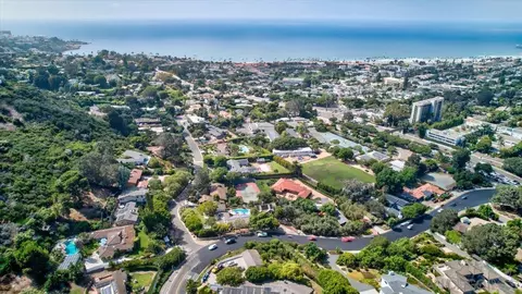 View/Area - 7722 Roseland Dr, La Jolla, CA 92037 photo 4 of 8