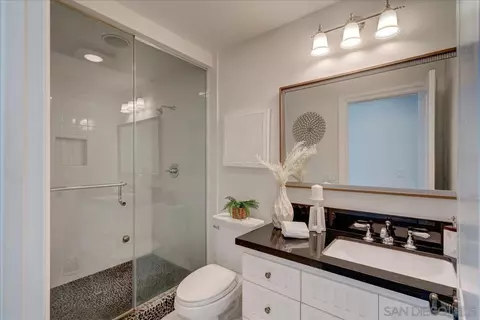 Bath - 7722 Roseland Dr, La Jolla, CA 92037 photo 1 of 6