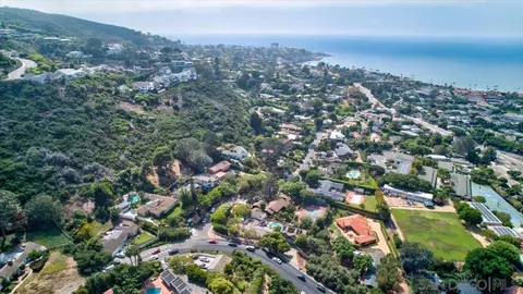 View/Area - 7722 Roseland Dr, La Jolla, CA 92037 photo 5 of 8