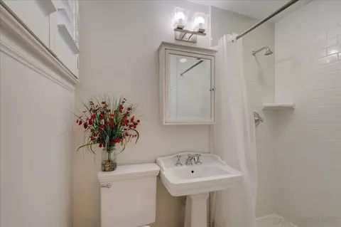 Bath - 7722 Roseland Dr, La Jolla, CA 92037 photo 5 of 6
