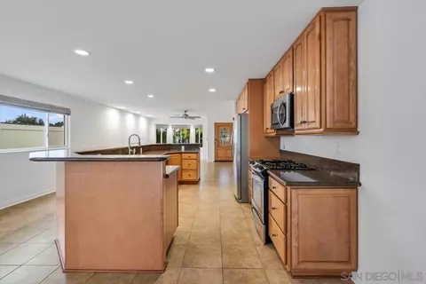 Kitchen - 8562 Rosada Way, El Cajon, CA 92021 photo 4 of 7