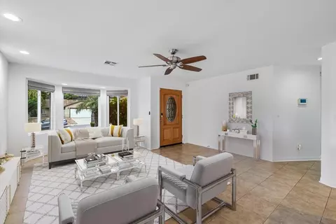 Living - 8562 Rosada Way, El Cajon, CA 92021 photo 2 of 8