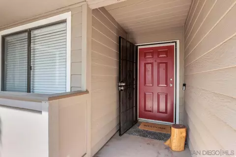 1063 Shadowridge Dr #22, Vista, CA 92081 photo 2